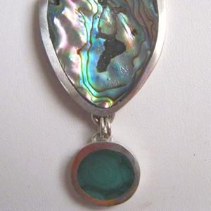 Crest with Circle Drop Pendant